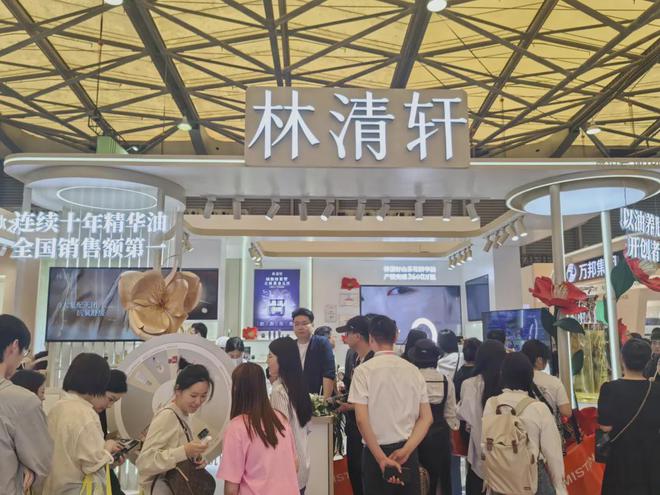 、自然堂等美妆企业亮相美博会！麻将胡了试玩平台【现场】家化(图27)